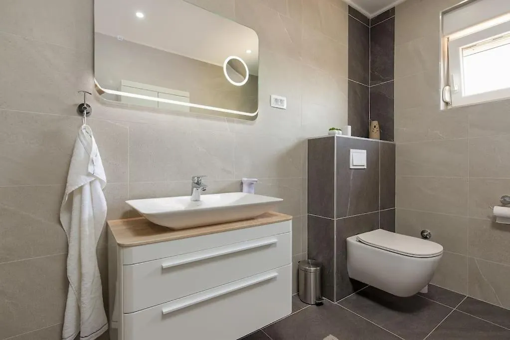 Holiday Home Lux **** Benkovac Croatia