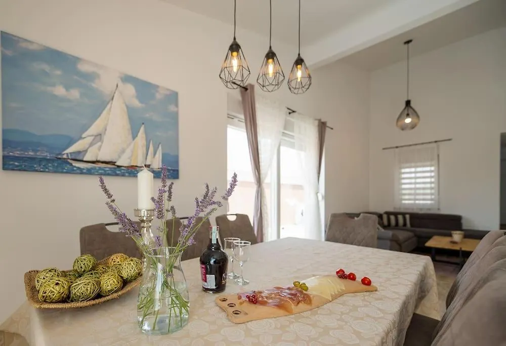 Holiday Home Lux **** Benkovac Croatia