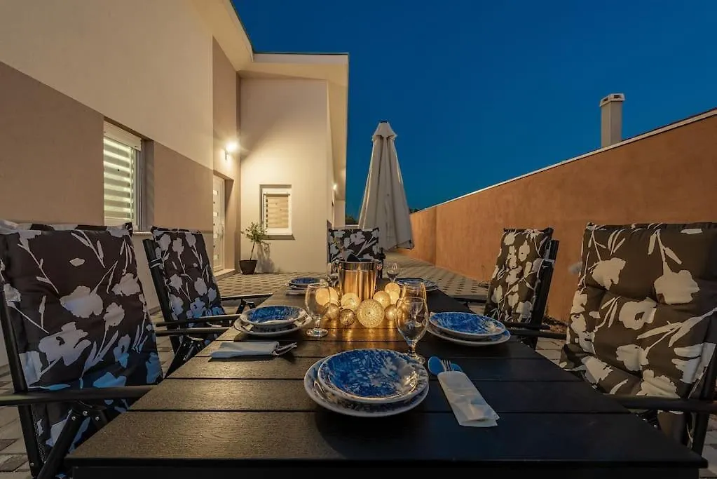 Holiday Home Lux **** Benkovac Villa