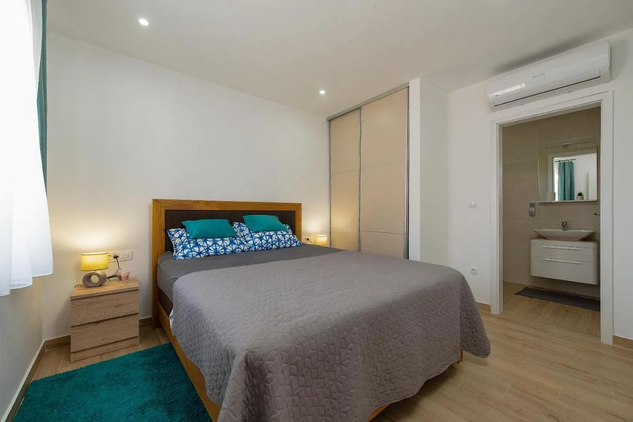 Villa Holiday Home Lux **** Benkovac