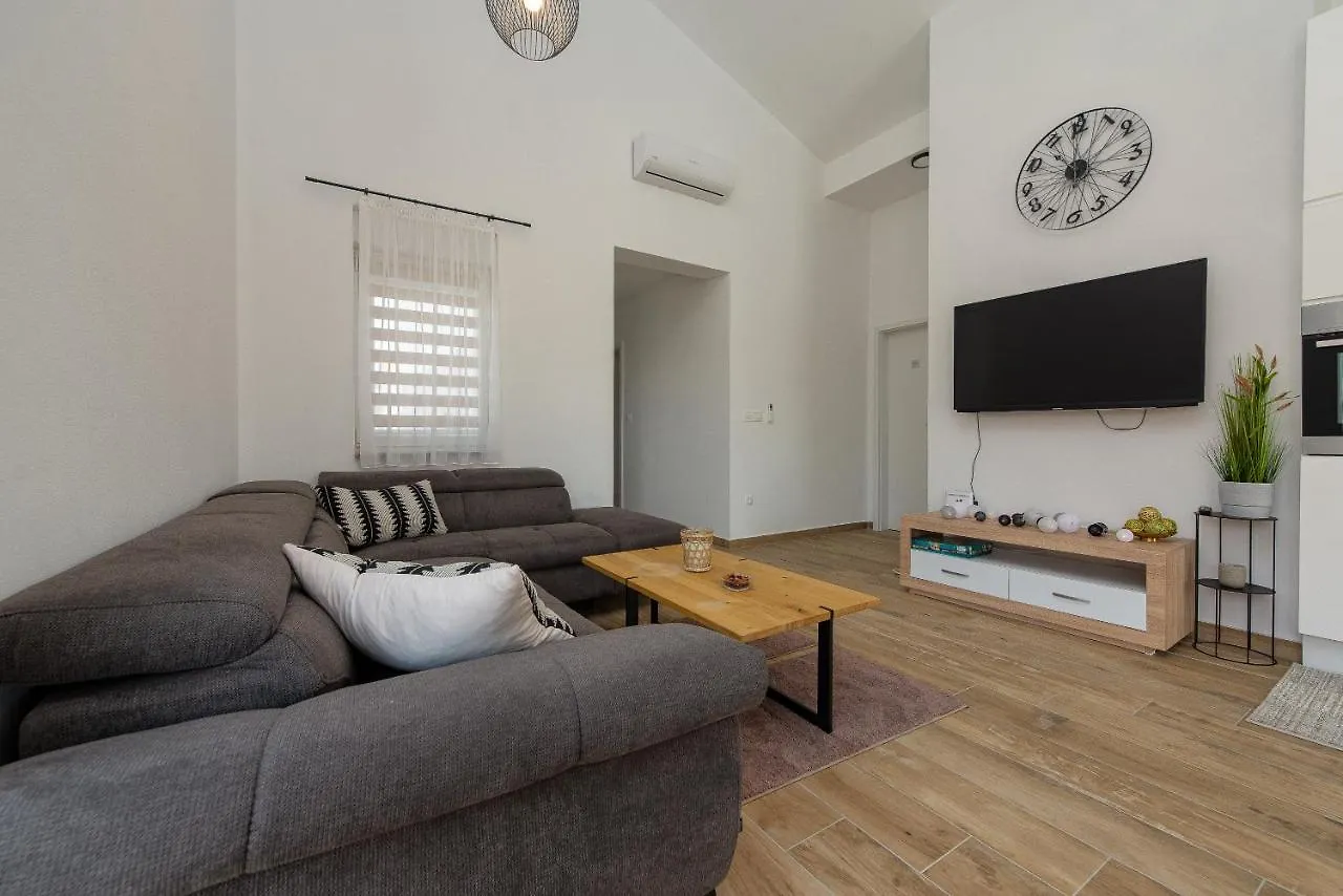 Holiday Home Lux **** Benkovac Croatia